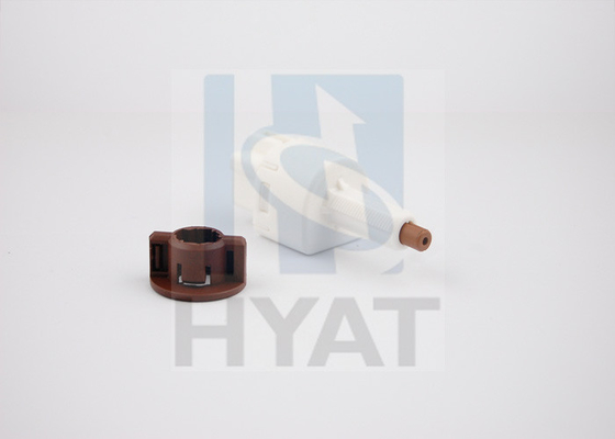 Mechanischer Bremslichtschalter aus Kunststoff OE71742588/4534 54/37740-73H10-000 fournisseur