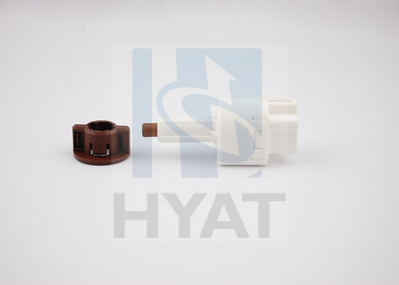 Mechanischer Bremslichtschalter aus Kunststoff OE71742588/4534 54/37740-73H10-000 fournisseur