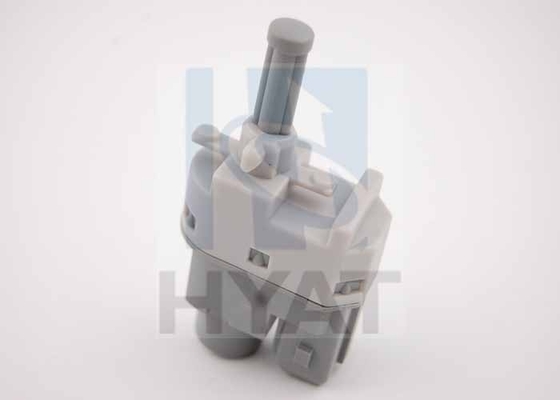 Bremslichtschalter Kunststoffkupplungssteuerung Hinter Ford OE 7 029 405/93810-3K000 fournisseur